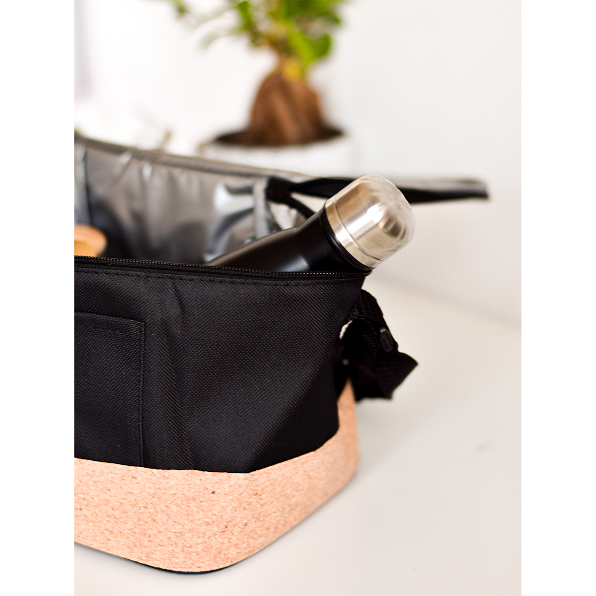 R08478.02.O - Butelka termiczna Orje 700 ml, czarny 